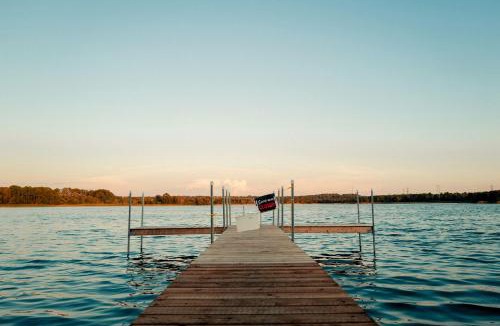 Bastrop House | Cozy Lakefront Glamping Cabin with Private Patio near Austin, Texas
