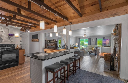 Osage Beach House | Cozy Lakefront House & Private Dock in Osage Beach! Memorial Day Special!