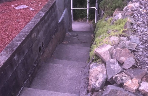 Hopatcong House | Cozy Lakefront House with a private dock and lakefront.