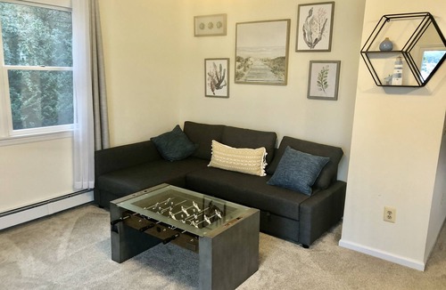 Hopatcong House | Cozy Lakefront House with a private dock and lakefront.