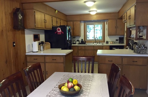 Hawley House | Cozy Lakefront Poconos Retreat In A Private Community