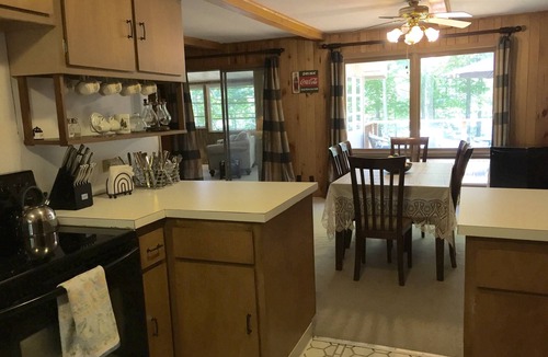 Hawley House | Cozy Lakefront Poconos Retreat In A Private Community