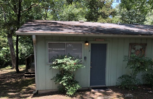 Greers Ferry Apartment | Cozy Lakefront Studio with BOAT SLIP!!!