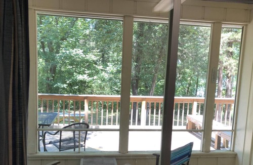 Greers Ferry Apartment | Cozy Lakefront Studio with BOAT SLIP!!!