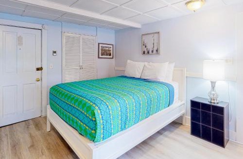 Windham Hotel | Cozy Lakefront Suite