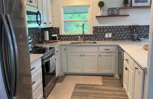 Pottsboro Cottage | Cozy lakehouse with Game Room & Access to Dock