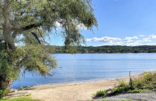 Penetanguishene House | Cozy Lakeside Cabin with Private Balcony.