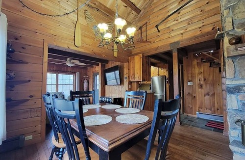 Athens Cabin | Cozy Lakeside Cabin - Family Friendly!