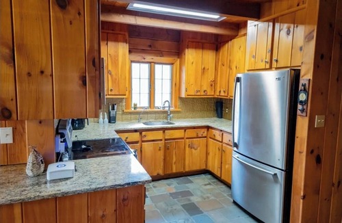 Athens Cabin | Cozy Lakeside Cabin - Family Friendly!