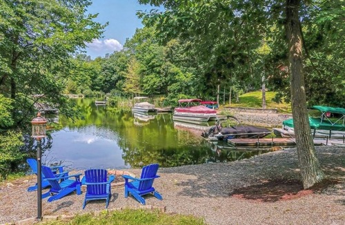 Athens Cabin | Cozy Lakeside Cabin - Family Friendly!