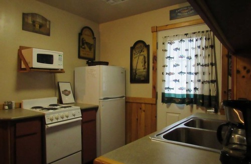 Mannford Cabin | Cozy Lakeside Cabin, Mannford