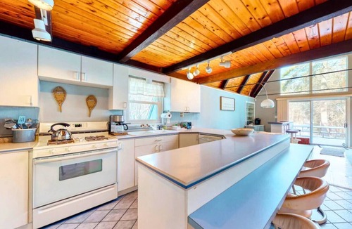 Conway House | Cozy Lakeside Cabin Near Cranmore Ski Resort