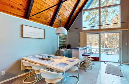 Conway House | Cozy Lakeside Cabin Near Cranmore Ski Resort
