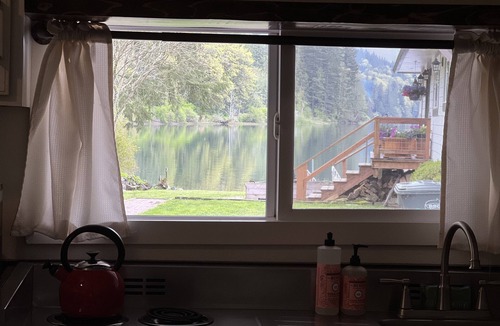 Maple Falls Cabin | Cozy Lakeside Cabin