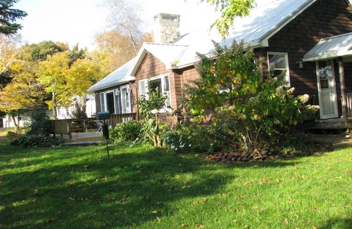 Isle La Motte House | Cozy lakeside cottage.