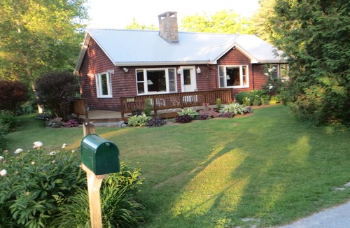 Isle La Motte House | Cozy lakeside cottage.