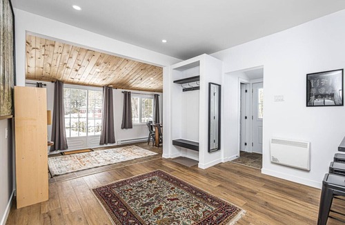 Val-des-Monts Cottage | Cozy Lakeside Cottage