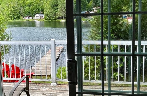 Val-des-Monts Cottage | Cozy Lakeside Cottage
