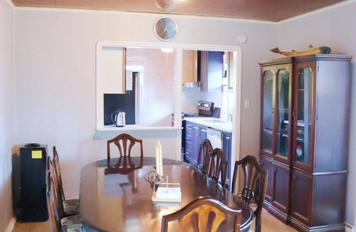 Woodview House | Cozy Lakeside Cottage in Woodview, ON - 6 bed, 2 bath