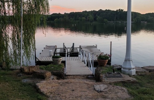 Fort Scott Cottage | Cozy Lakeside Cottage