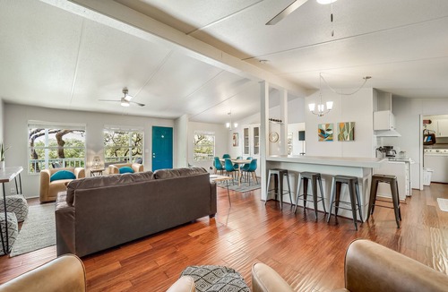 Lago Vista Cottage | Cozy Lakeside Cottage w/Lake Access