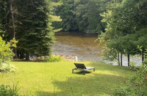 Coboconk Cottage | Cozy Lakeside Cottage
