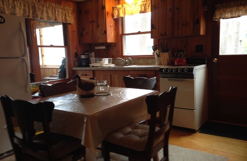 West Hopkinton Cottage | Cozy Lakeside Cottage