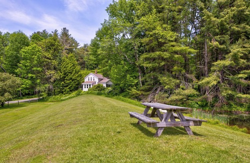 Monterey Cabin | Cozy Lakeside Cottage Oasis