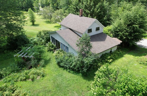 Monterey Cabin | Cozy Lakeside Cottage Oasis