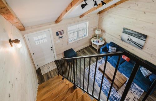 Mid America House | Cozy Lakeside Escape near Hot Springs