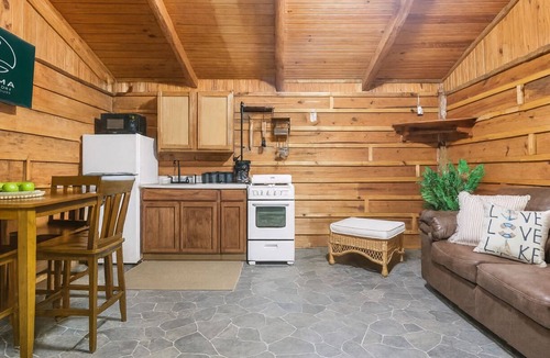 Madill Hotel | Cozy Lakeside Getaway- Double-Room Suite By The Lake- Texoma Shores Resort