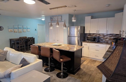 Lake Park House | Cozy Lakeside Lagoon w/Pool - Your Comfortable Lakefront Gateway!