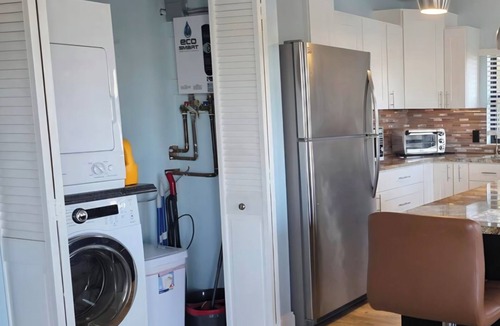 Lake Park House | Cozy Lakeside Lagoon w/Pool - Your Comfortable Lakefront Gateway!