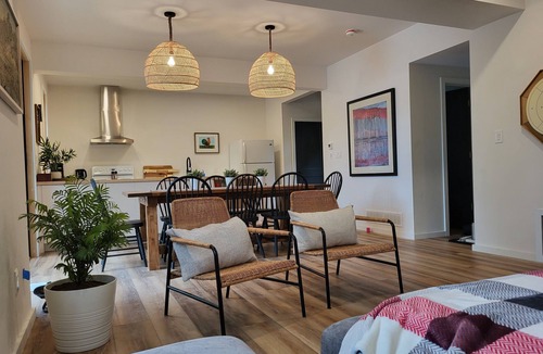 Frontenac Cottage | Cozy Lakeside Living