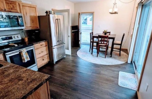 Dundas House | Cozy Lakeside Lodge w/Private Dock and Kids' Kayaks