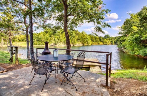 Sand Springs Cabin | Cozy Lakeside Log Cabin on a Private Lake. Once stayed by Sir Paul McCartney!