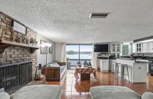 Silver Springs House | cozy lakeside retreat