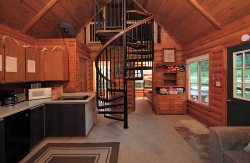 Littleport Cabin | Cozy Lakeview Chalet