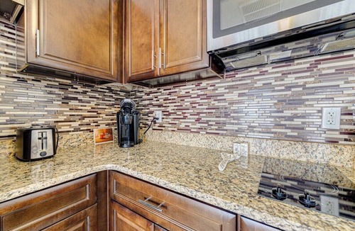 Southwest Orlando Condo | Cozy Lakeview Getaway/Near Universal Studios