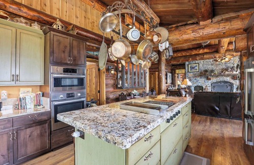 Harrison House | Cozy Lakeview Log Cabin
