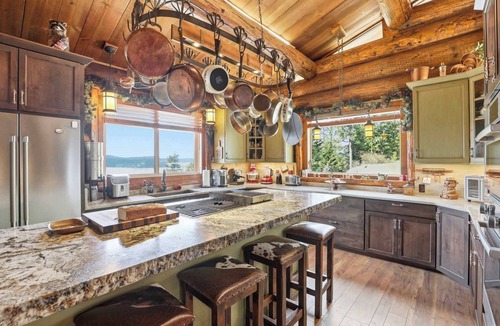 Harrison House | Cozy Lakeview Log Cabin