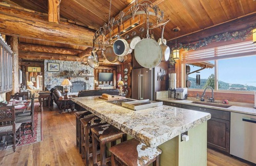 Harrison House | Cozy Lakeview Log Cabin
