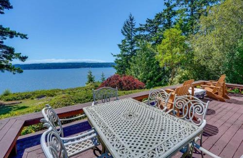 Langley House | Cozy Langley Retreat: Water Views & Beach Access