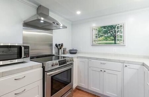 Laurelhurst Apartment | Cozy Laurelhurst 1 Bedroom Apt Near Children’s Hospital, UW, Husky Stadium, UWMC