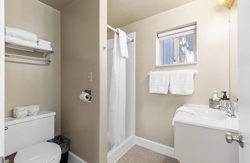 West Yellowstone Hotel | Cozy Lazy Duck Inn #15 features a King bed and kitchenette, just 1 min from Yellowstone.