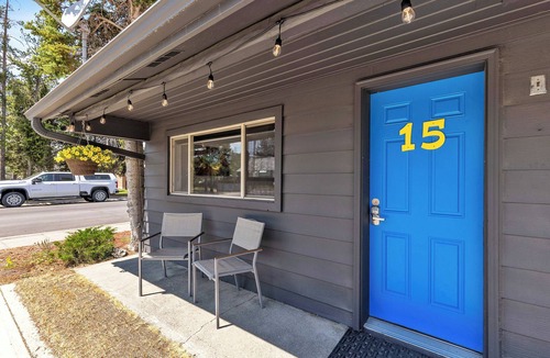 West Yellowstone Hotel | Cozy Lazy Duck Inn #15 features a King bed and kitchenette, just 1 min from Yellowstone.