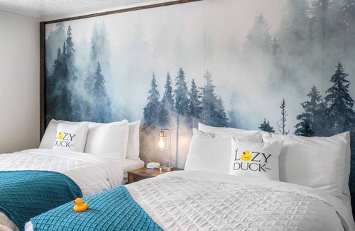 West Yellowstone Hotel | Cozy Lazy Duck Inn #22: 1 min to Yellowstone, 2 full beds, kitchen, sleeps 4!