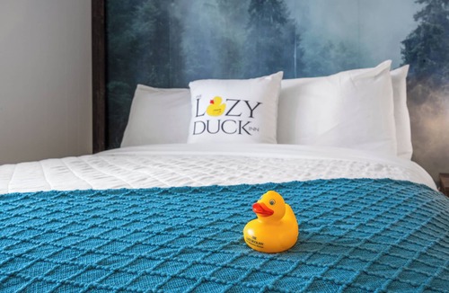 West Yellowstone Hotel | Cozy Lazy Duck Inn #22: 1 min to Yellowstone, 2 full beds, kitchen, sleeps 4!