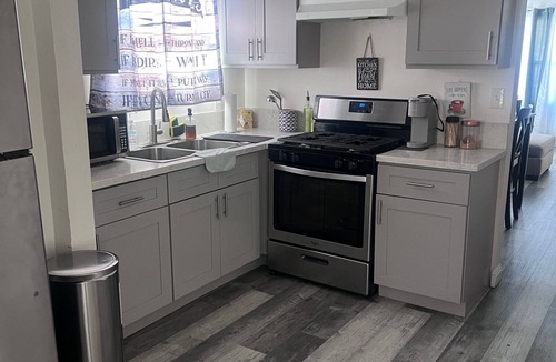 North Long Beach House | Cozy LBC house