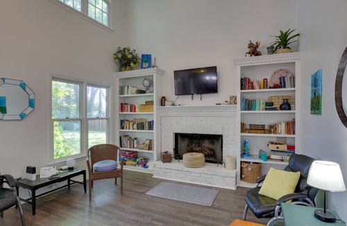 Keene House | Cozy Lexington Getaway w/ Fire Pit & Yard!